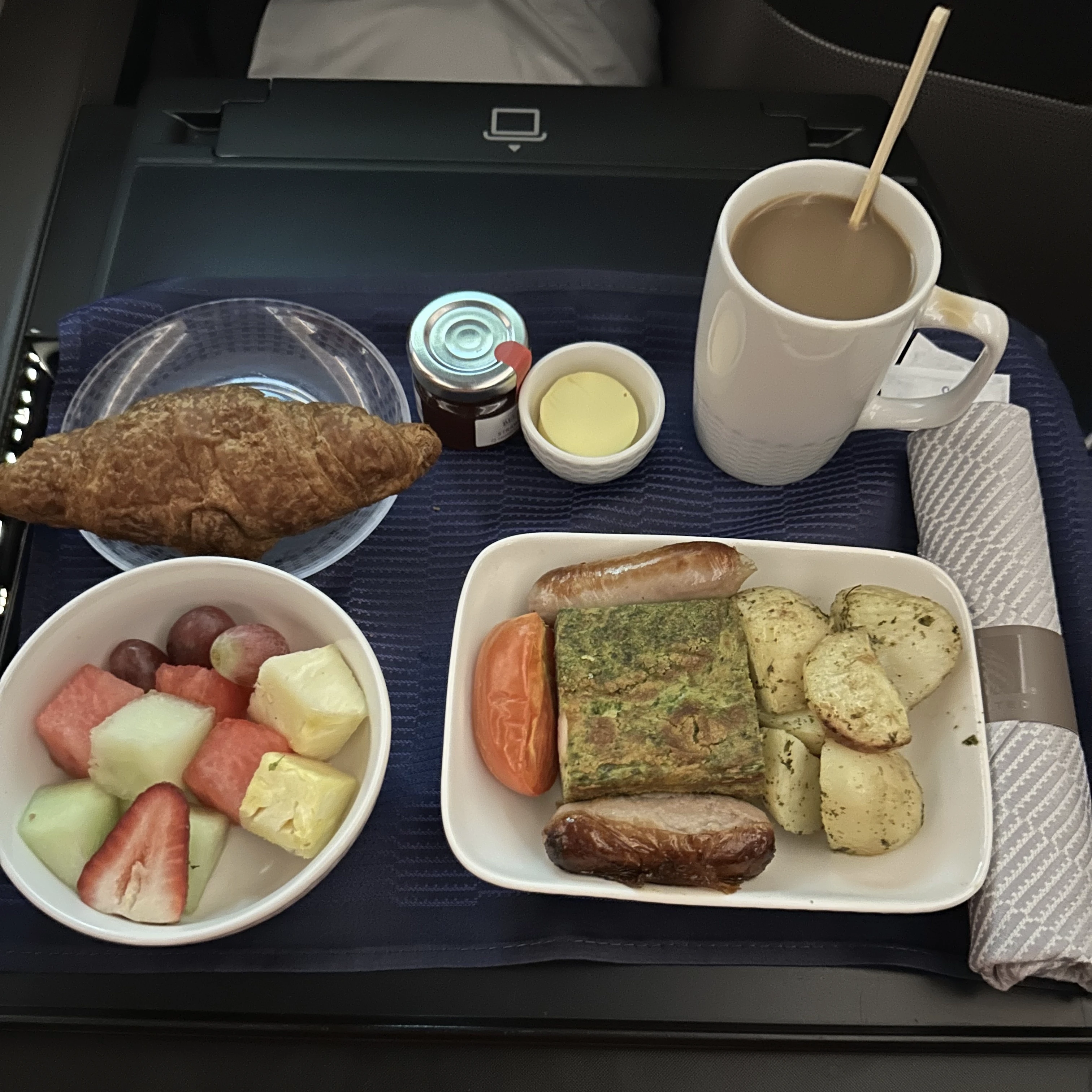 Breakfast served in United Polaris Business Class, featuring a frittata that did not taste good at all.