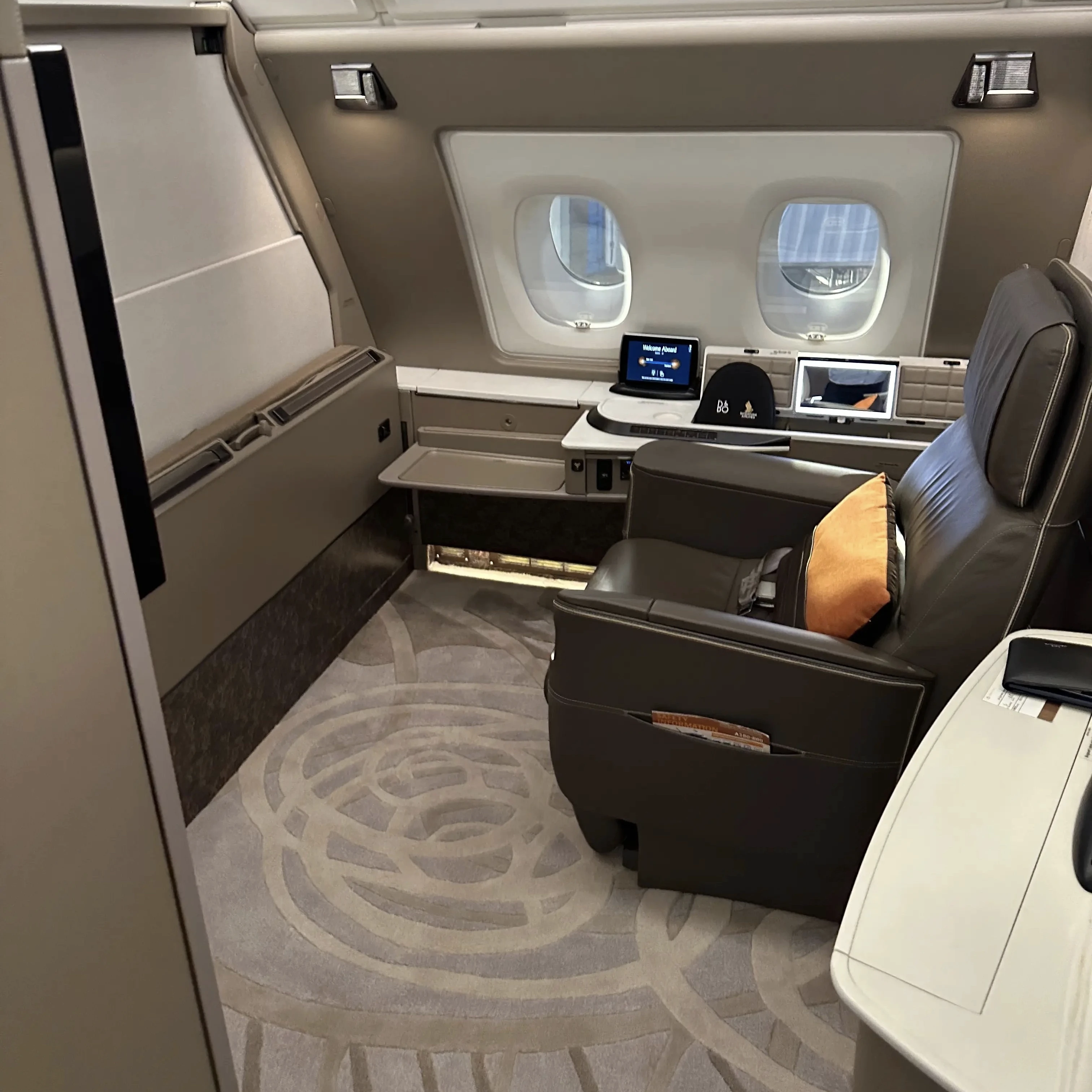 Singapore Airlines A380 First Class Suite – A luxurious, private cabin featuring a spacious seat that converts into a fully flat bed, ideal for long-haul flights.