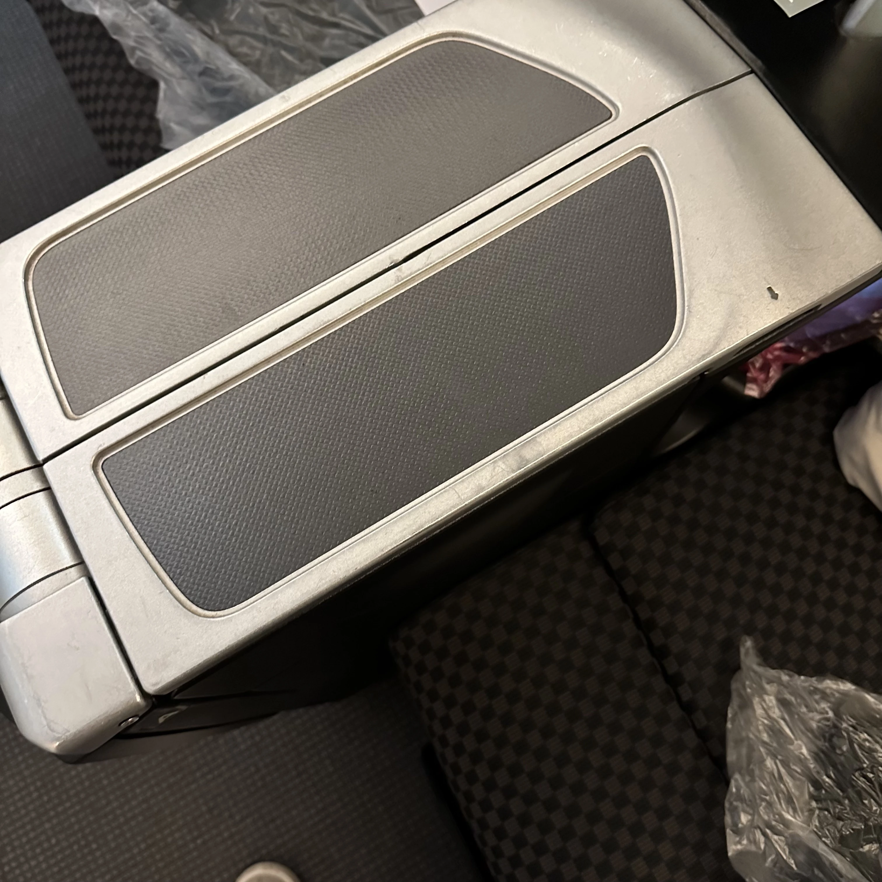 Japan Airlines Boeing 787-8 business class has an armrest with the tray table inside.